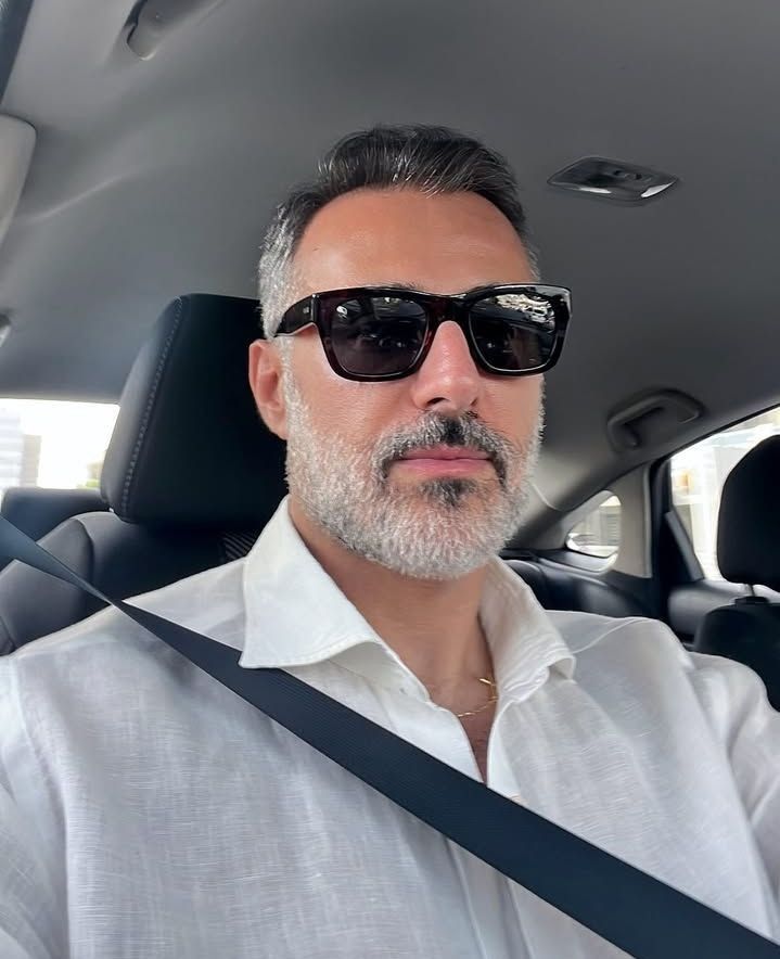 <em><strong>Alessandro V.</strong></em>